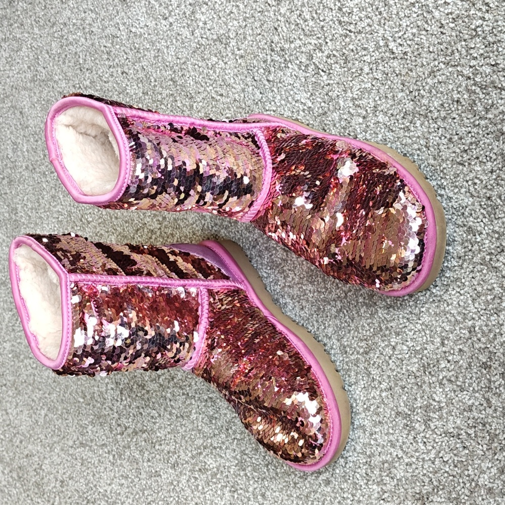 UGG Classic Short Sequin Boots Sz 5